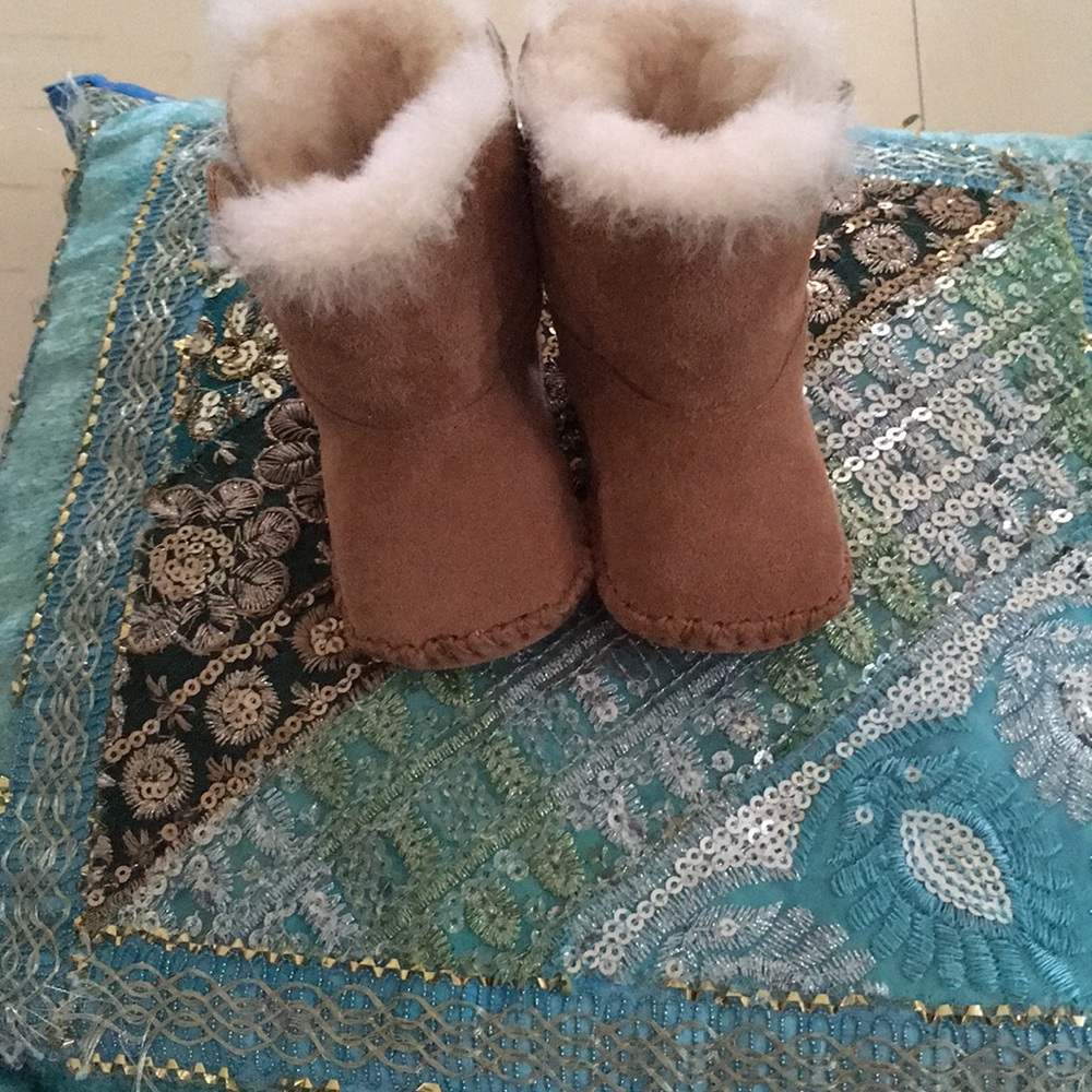 BRAND NEW BABY UGGS! 0-6 months